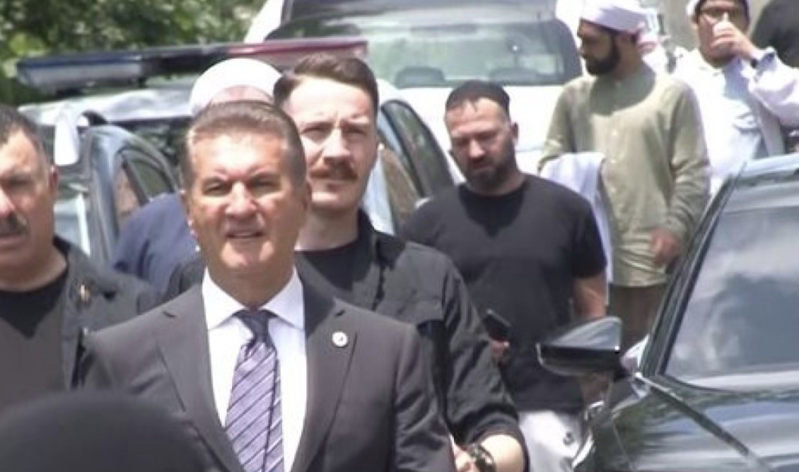 Mustafa Sarıgül ve koruması